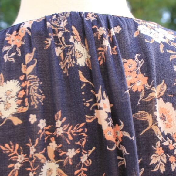 Lucky Brand Women's Blouse Floral Print Long Bell Sleeves Size Medium - Picture 14 of 14